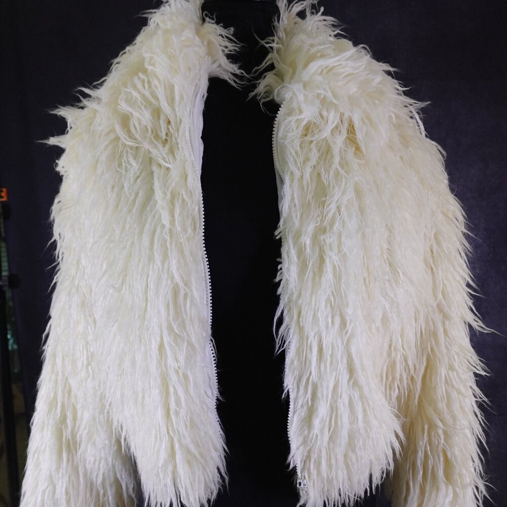 White Vintage Shagg Crop Jacket, Faux Fur with Zip Front
